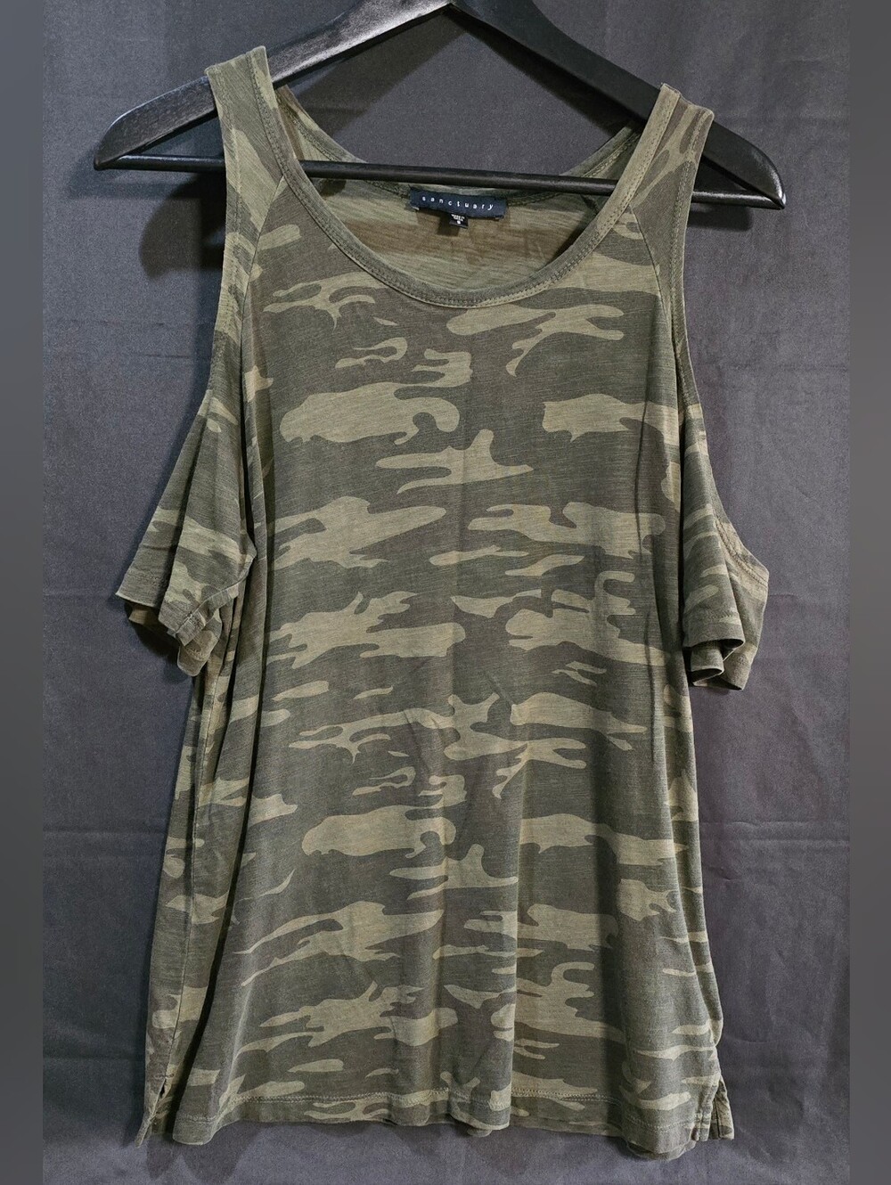 Sanctuary Lou Camo Cold Shoulder Top - Green Camouflage Cutout Tee